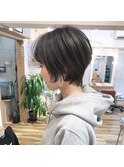 Coast.グレージュカラー×前下がりショートボブ