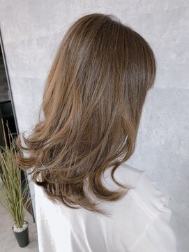 ローエン(LOWEN) 赤みを削って作る、大人のベージュ