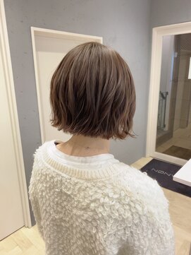 フランチェスカドット(francesca.) アッシュブラウン×切りっぱなしボブ【竹中慎治】梅田