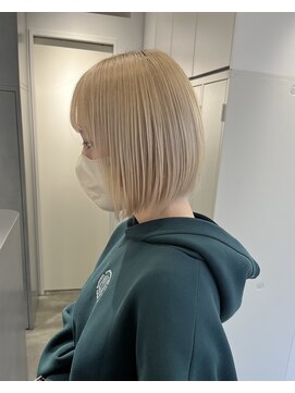 ユーフォリア 新宿通り(Euphoria) オシャレ可愛い切りっぱなしボブ×ブロンド