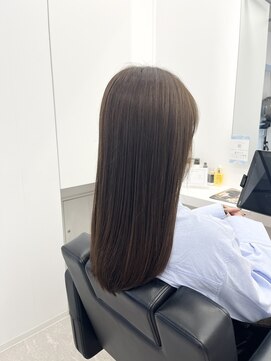 イレス 札幌駅南店(IRESU) ミディアムヘア斜めバンググレージュカラーシルキーベージュ