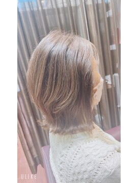 アクセ 耳かけナチュラルアッシュレイヤーウルシャンパンベージュ