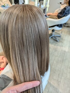 ニューヨークニューヨーク 大久保店(NYNY) ミルクティーカラー