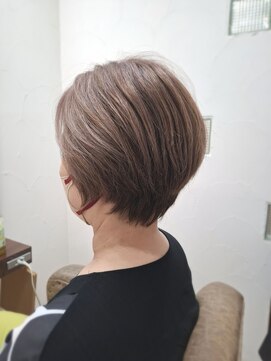 ロマン バイ ルームス(浪漫 by ROOMS) 大人ショート/40代/50代/60代/白髪ぼかし/ハイライト/戸塚