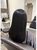 乾かすだけでまとまる内巻きセミロング