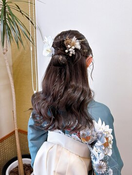 ヘアーボー ラーラ(hairbeau L'ala) ハーフアップリボンカチモリアレンジ