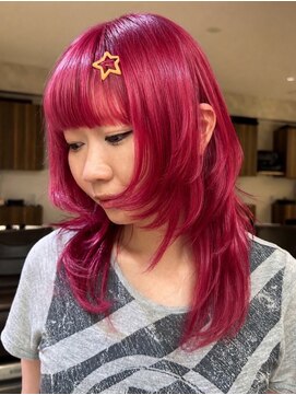 フェイス 石川町 (FACE) 個性派なのに可愛い!ピンクレッド×姫カット風ヘア