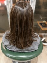 お～るうぇいず(always)&nbsp;白髪ぼかしケアブリーチハイライト大人グレージュミディアムヘア