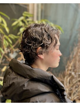 カスミ 霞(KASUMI) くるくる×ウルフ。と色気。 20代/30代/大学生/社会人/パーマ