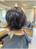 残っているパーマをいかしたショートボブ