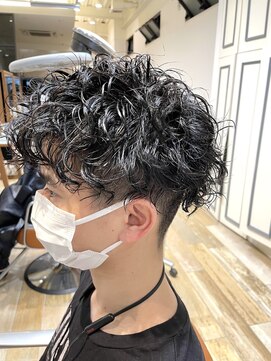 ネオリーブエム(Neolive em;) ツーブロック　メンズスパイラルパーマ