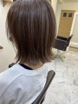 エメ(aimer) 白髪ぼかし外ハネボブ