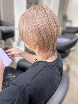 ロイ(Roi) ◎大人可愛いウルフレイヤー丸みショート20代30代40代