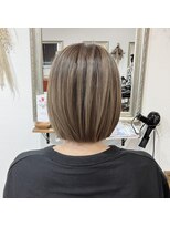 ヘアメイク アンフィ(amphi)&nbsp;切りっぱなしショートボブ