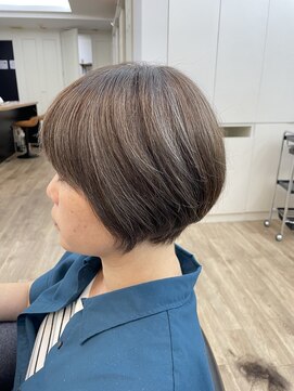 アメリ(Ameri) -Ameri-藤川☆丸みショート×白髪ぼかし【浜町/ショート】