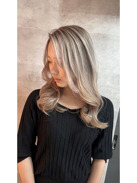 ラルガ 黒崎(Raruga) ハイライトカラーミルクティーベージュレイヤーカット