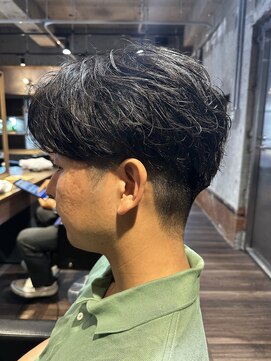 20代30代センターパート/ブルーブラックツーブロック