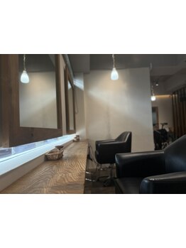 40代以上のお客様に同世代スタッフが寄り添う隠れ家サロン。高品質な酵素や薬剤、トリートメントが好評