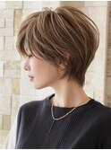 【大人トレンドヘア】マッシュショート／柔らかベージュカラー