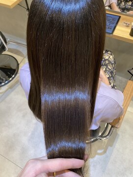 ジーナ 福岡千早(Zina) 【Zina千早】艶カラー/エアストレート/ラベージュ/20代30代40代