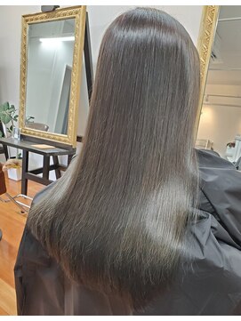 ヨシトモ(YOSHITOMO) 白髪あっても問題なし髪質改善シルバーグレーカラー