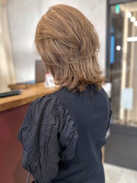 アトリエ(atelier.) ミディアム　ハイレイヤー　ハイライト　ミルクティーベージュ