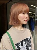 ピンクとオレンジが混ざったベージュケアブリーチカラー