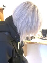 ブレイズヘアー(BLAZEhair)&nbsp;ブリーチ３回でも実は【真っ白なホワイトスタイル可能】なんです