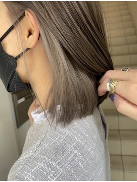 ニコ(nico) シルバーベージュ・インナーカラーボブ