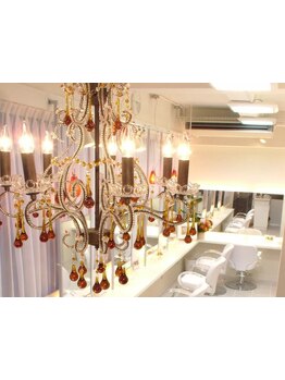 [西梅田/北新地]上質な空間で叶える、品格あるスタイル。IRISで“大人の美しさ”を磨きませんか？