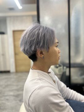 アーサスバイヘッドライト 水戸城南2丁目店(ursus by HEADLIGHT) ホワイトシルバー