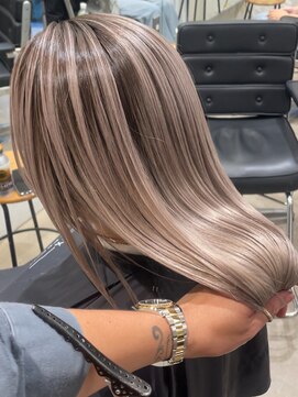 コントラストバレイヤージュロングホワイトベージュ