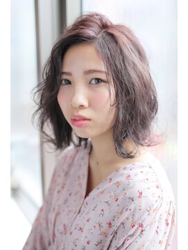 ソーホー ニューヨーク シズオカ(SOHO newyork SHIZUOKA) ラフな無造作ウェーブが大人かわいいミディ