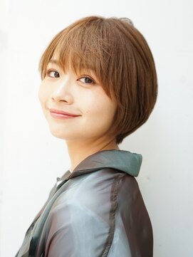 サンク 原宿 表参道(cinq) フォギーベージュ イメチェン 耳かけ 前下がり スリークボブ