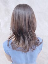 ドゥマン(Demain) 小顔カット大人かわいい透明感ベージュカラー外ハネ薄めバング