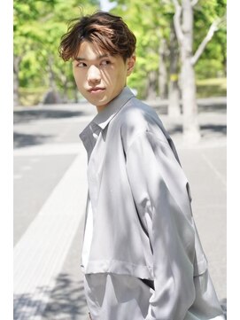 ダブル(W) センターパートでモテヘアーに　メンズショート