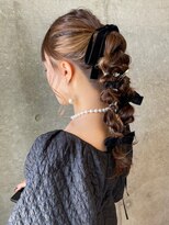 セル(CELL)&nbsp;お呼ばれアレンジ　ねじりアレンジ　結婚式　卒業式　成人式