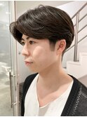 黒髪ニュアンスパーマセンターパートスパイラルパーマショート
