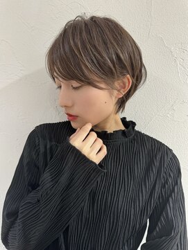 アンド ストーリーズ(&STORIES) 前髪あり耳掛け丸みくびれショートボブ20代30代40代50代(蘭)