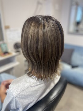 トレパルッキエーレ(tre parrucchiere) ［-tre-］ベージュ×ハイライトカラー