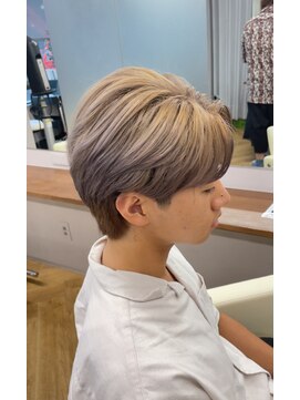 アレス バイ シカ 神戸三宮元町店(ALLES by Cica) デザインカラーセンターパート