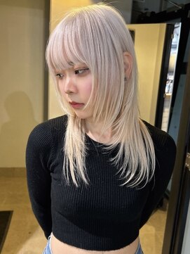 イル(iLe.) ブリーチ/クラゲヘアー/小顔/レイヤーカット/オリーブグレー