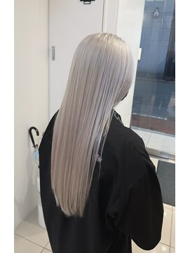 ヘアカロン 熊本下通店(Hair CALON) ホワイト/ホワイトシルバー/デザインカラー/ブリーチ