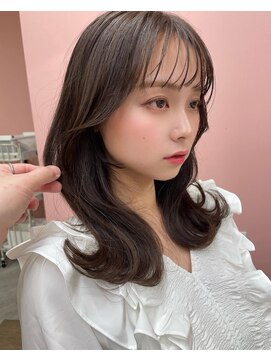 フィガロ ウメダ(FIGARO UMEDA) 顔まわりカット2.16ミディアムレイヤーカット