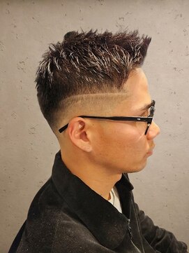 ワンワンオー バーバーショップ 長浜店(@110 BARBER SHOP) ハイフェード × ラインデザイン