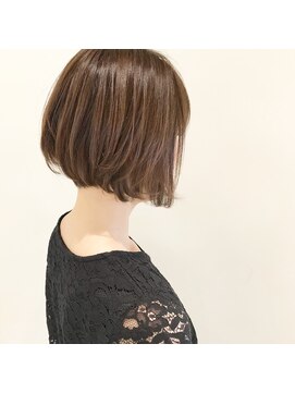 デフィー(DEFY) パッツンボブの前下がりスタイル