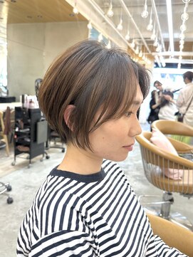 ロンドアジュール 横浜(Lond azur) 小顔矯正すっきりだけどふんわり束感ショート 横浜ショートボブ