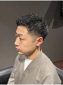 黒髪短髪 ビジネスフェードカット ワイルドアップバング