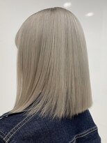 シエラ 心斎橋(CIERA.)&nbsp;CIERA.ボブ×ホワイトグレージュ/wカラー/切りっぱなしボブ