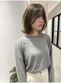 明るめベージュ×外ハネボブ